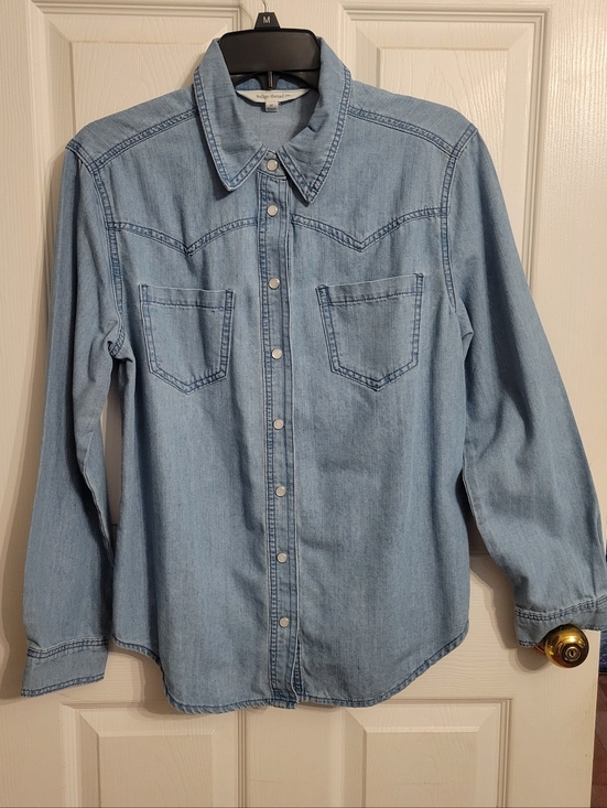Indigo Thread Co Tops - Indigo Thread Co. Light Chambray Snap Button-up Shirt